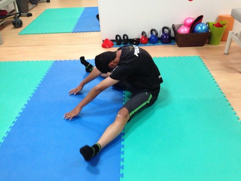 $パーソナルトレーニングと野球肩肘などスポーツ障害のリハビリ治療ならお任せ!プラストレーナーズ-ストレッチ